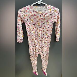 Magnetic Me Heart Print Footie Pajamas
Size: 12–18 Months